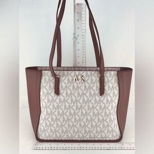 Michael Michael Kors Sylvia Signature Medium Tote